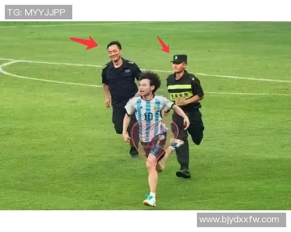 梅西与足球明星亲密互动视频展现球场背后的友谊与激情 梅西与足球明星亲密互动视频展现球场背后的友谊与激情